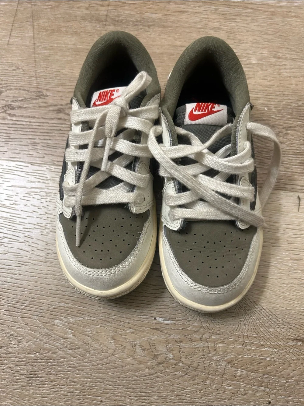 Nike Kids Olive, Cream and Red Low-Top Sneakers